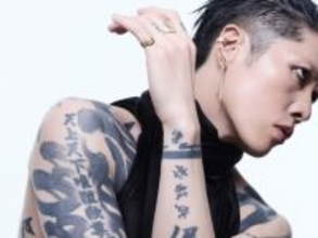 「スーパーモデル並み」MIYAVI、タトゥーが格好良過ぎる姿に「眉ナシのルック、本当に斬新でおしゃれ！」反響
