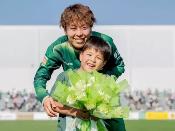 元なでしこ・岩清水梓、引退＆息子とのツーショット公開！ 「チームの戦力になれていない」理由明かす