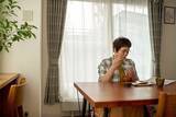 「独身女性が老後に「孤独」を感じないための3つの対策とは？」の画像1