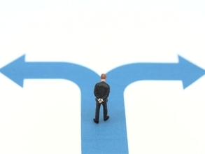 月の年金約17万円「あの時に転勤しておけば、出世コースだった……」68歳男性が後悔する人生の岐路