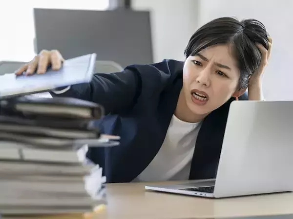 夏ボーナス60万円も「ここ3カ月、休んでも疲れが取れない。異動前のほうがよかった」40代女性の葛藤
