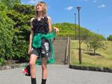 「「15歳は、若返ってます！」山田優、露出多めコーデで圧巻美脚を披露！「いくつになってもカッコいい」」の画像1