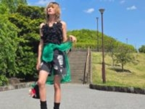 「15歳は、若返ってます！」山田優、露出多めコーデで圧巻美脚を披露！「いくつになってもカッコいい」