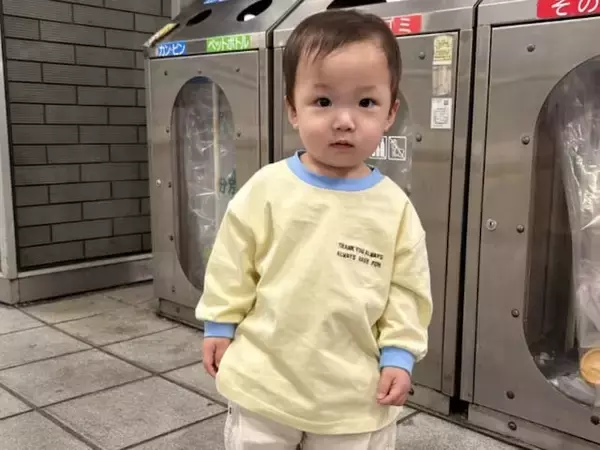 「大学生より大きいゴミ箱あるんだぁ」人気YouTuber、大学生？ 息子のソロショット公開「イケメン」