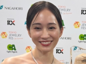 「美人姉妹だね」前田敦子、15年来の友人はあの有名俳優！ 「仲良しなの知らなかった」「15年も?!」