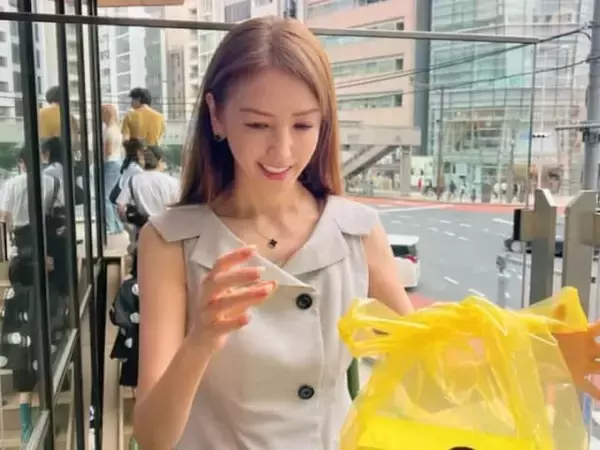 「姪っ子とお出かけ」美人モデル、プライベートショットに「ドーナツ食べるんですね！美味しいですよね」反響