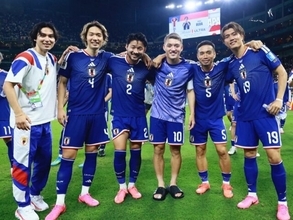 「最高の勝利！！」長友佑都、チュニジア戦を終えた日本代表選手の集合ショットを公開！ 「極上の景色を」