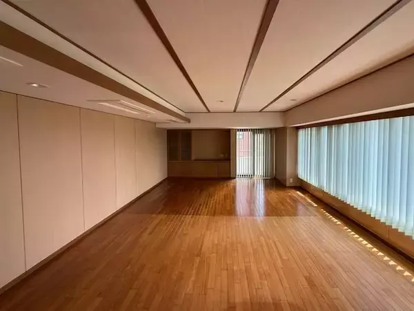 「涙出そうに」有名歌手、スタジオの引っ越しを報告「広いな～！」「20年も使ったとは思えないほど綺麗！」