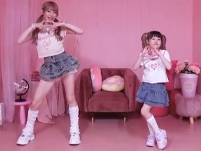 「28でもうこんな大きい子供いるのか、、」シングルマザー歌手、娘とのダンス公開！ 「素敵な親子だね」