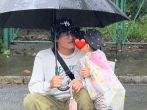 「こんなに成長しちゃって」丸山桂里奈、夫＆娘のキスショット公開「可愛すぎるサイズ」「素敵な親子」