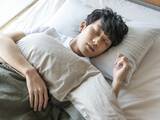 「Q. 10時間以上眠ってしまうことがあります。「寝過ぎも体に悪い」って本当ですか？【医師が回答】」の画像1