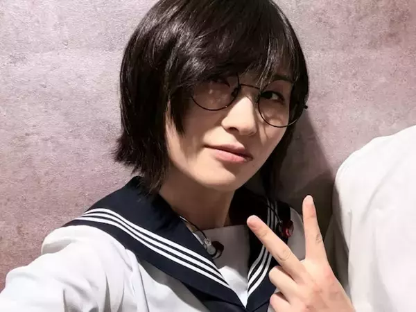 新しい学校のリーダーズ・SUZUKA、イケメンアーティストとの密着ツーショット！ 「2人ともカッコイイ」