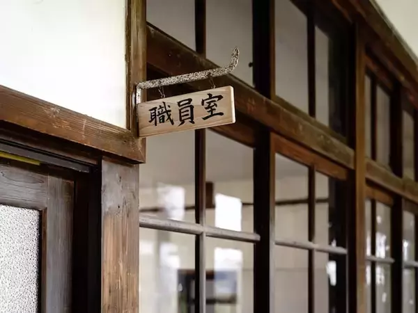 3学期の職員室で始まる「人事予想」。先生たちが担任する学年以上に気にしている「あること」とは