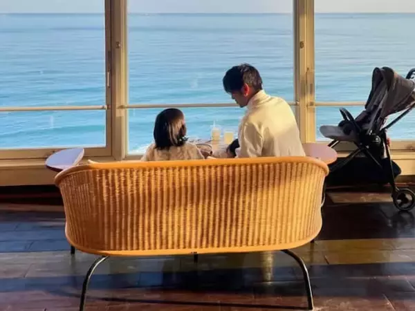 「今日でお別れ」斉藤祥太、娘との海辺ショット公開！ 保育園卒園へ「パパは寂しい気持ちになりました」