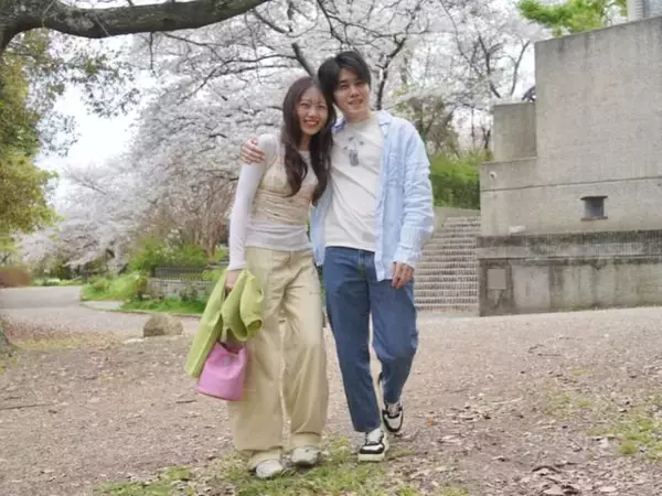 「1年目より好き」夫婦YouTuber、結婚記念日にラブラブショット公開「もう9年も経つの？」「本当に憧れる」