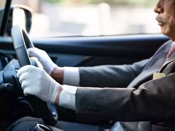 「とにかく働かねば」運転代行のアルバイトで事故を起こした70代父。「シニア運転手」たちの苦境