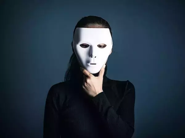 同じ団地で育った親友の“攻撃”に呆然。友達の顔をした敵「フレネミー」に傷つけられた40歳女性