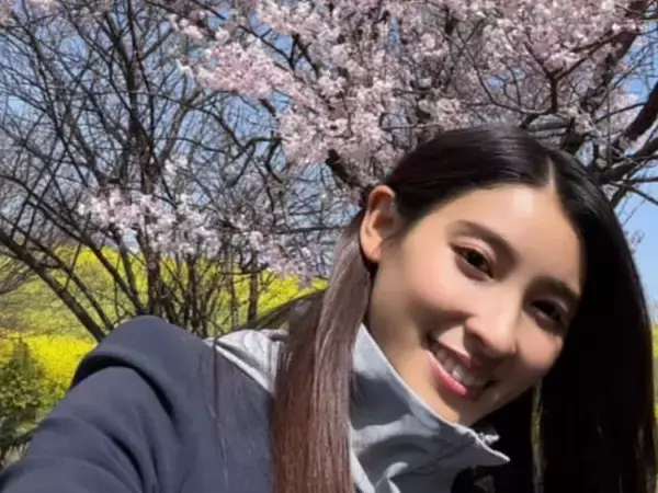 土屋太鳳、“桜のコラボ”自撮りショット公開「最上級に可愛いすぎますね」「太鳳ちゃんも桜もお美しい」