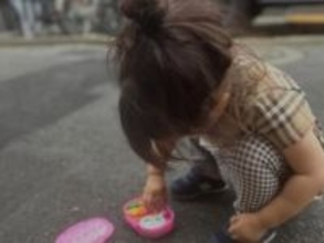 「微笑ましい光景」ギャル曽根、“家の前でお弁当食べる”娘の姿公開「20回も食べさせてもらいました」