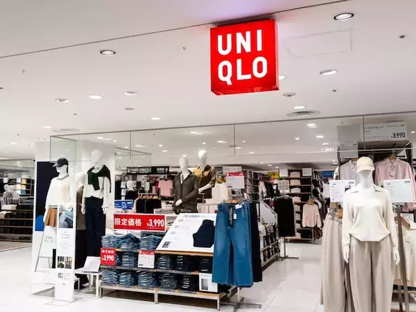 「普通のミニTより柔らかくて……」ユニクロのリブミニTが話題。「袖の感じが可愛くて2色買い」