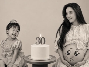 「良きお母さん」第3子妊娠中の元アイドル、30歳誕生日を迎える「娘っちにそっくり」「ますます綺麗に」