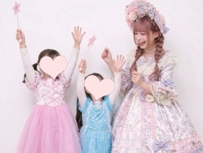 「きゃりーちゃんに似てる！」女装姿が話題の2児の父親、家族ショットに「お姫様が3人」と反響！