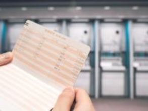 年金13万円で毎月2万円赤字 「外食がやめられない」68歳ひとり暮らし