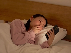 「疲れた日は、動画を見ながらリフレッシュ」 実は疲労回復に逆効果!? 夜、避けるべきNG習慣