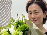 「「元気そうで良かった」米倉涼子、仕事終わりの最新ショットに反響！ 「相変わらず本当にお綺麗です」」の画像1