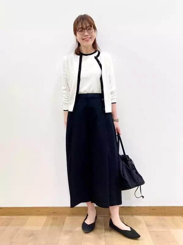 「【ユニクロ】2990円で清潔感UP！大人がフレッシュな印象になれる「白トップス」春夏コーデ3選」の画像