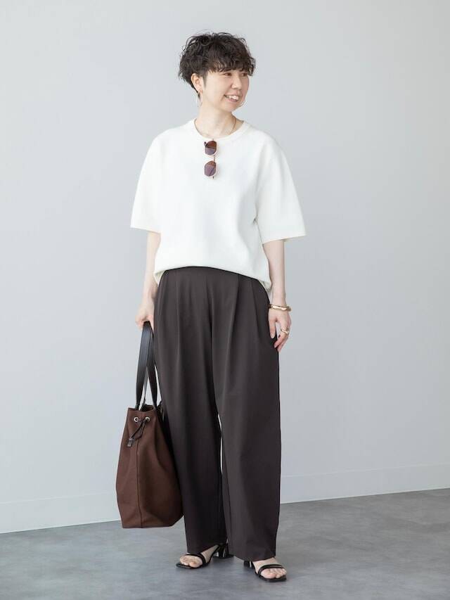 【ユニクロ】2990円で清潔感UP！大人がフレッシュな印象になれる「白トップス」春夏コーデ3選