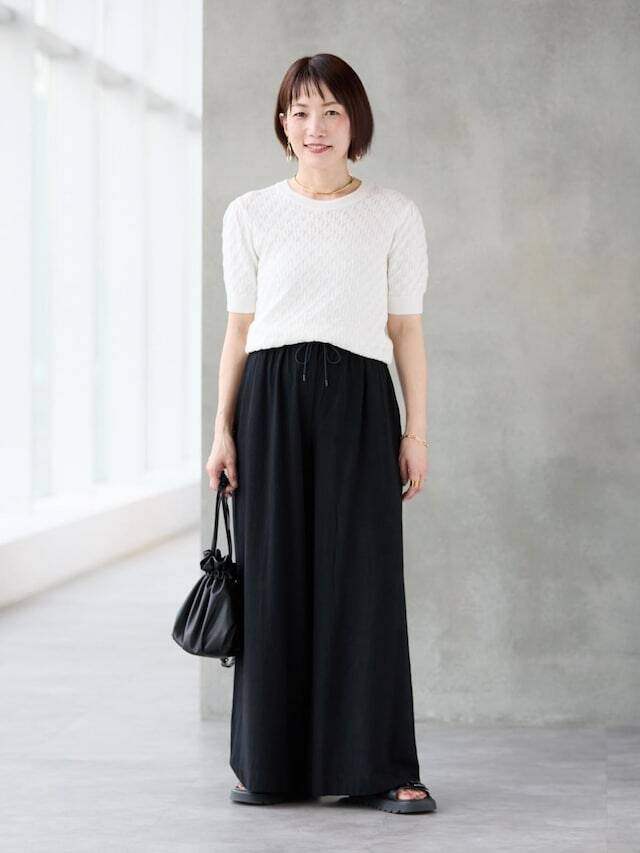 【ユニクロ】2990円で清潔感UP！大人がフレッシュな印象になれる「白トップス」春夏コーデ3選