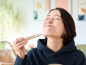 「誰もいない日のお昼に、値引きのカルビ肉をぎっしり」37歳専業主婦が“節約中”に楽しむプチ贅沢