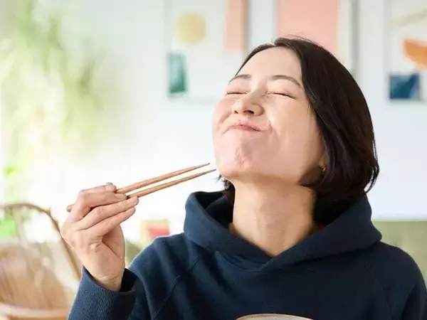 「誰もいない日のお昼に、値引きのカルビ肉をぎっしり」37歳専業主婦が“節約中”に楽しむプチ贅沢