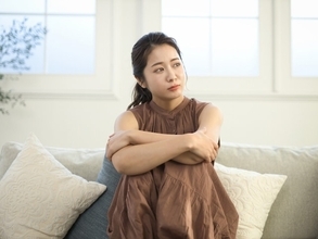 「一人暮らしより貯金できます」35歳会社員女性、年収400万円。貯金800万円でも実家を「出るとしたら40歳」