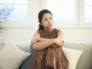 「一人暮らしより貯金できます」35歳会社員女性、年収400万円。貯金800万円でも実家を「出るとしたら40歳」