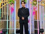 「「カッコ良すぎて辛い笑」渡辺翔太、シックなブラックスーツ×スワロフスキー姿を披露！ 「2度見しました」」の画像1