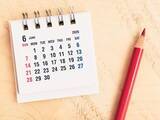 「なぜ祝日がない？ 6月が日本人にとって「最も疲れる月」になったワケ【歳時記の専門家が解説】」の画像1