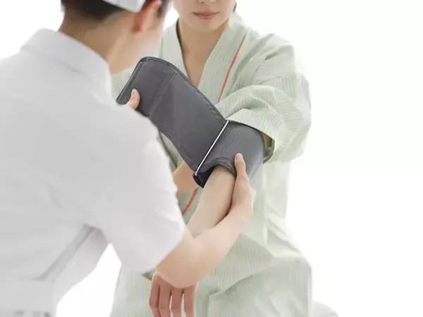 3人に1人が要注意！ 命にかかわる「高血圧」…無症状で進み、脳卒中や心筋梗塞を起こす危険性も