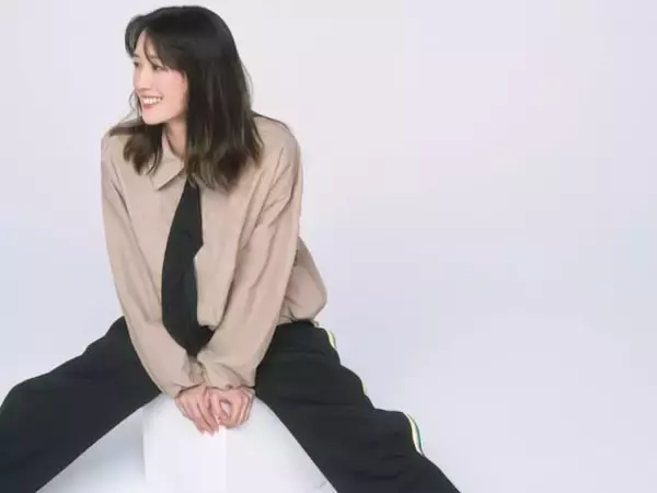 「凄い新鮮」綾瀬はるか、パンツスタイル披露「これぞナチュラルビューティー」「何でも着こなすの凄い」