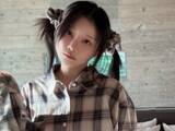 「「見えとるがな!?」重盛さと美、美脚をギリギリまで披露！ 「セクシー過ぎませんか？」「少女すぎる」」の画像1