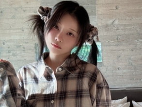 「見えとるがな!?」重盛さと美、美脚をギリギリまで披露！ 「セクシー過ぎませんか？」「少女すぎる」