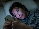 「寝る前の「ご褒美スマホ」で大損してた!? 医師が教える、正しい夜の過ごし方【新常識】」の画像1