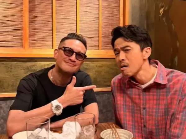 「久々の同級生コンビ」井ノ原快彦、松岡昌宏とのツーショットに反響！ 「ホッとする」「イケおじ2人」