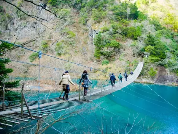 冬に行きたい「静岡県の穴場秘境」ランキング！ 2位「寸又峡・夢のつり橋」を抑えた1位は？【2026年調査】