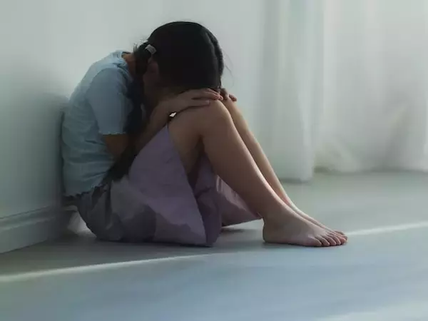 “連れ子邪魔”13歳差夫婦の発言が物議。「継父との暮らし」で39歳女性が受けた「屈辱」とは