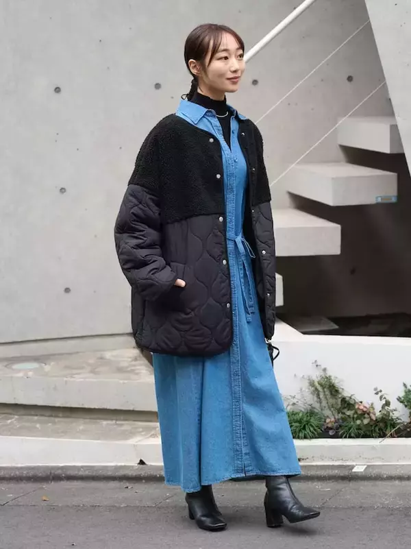 「トレンドは襟つき！ レイヤードでサマ見え！ 40代におすすめ「冬のおしゃれワンピースコーデ」4選」の画像