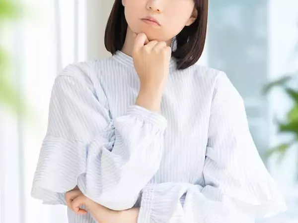 「アッシーとして使われてしまうのが憂鬱」空港勤務の27歳女性、年収300万円。ストレスの多い実家暮らしの実情