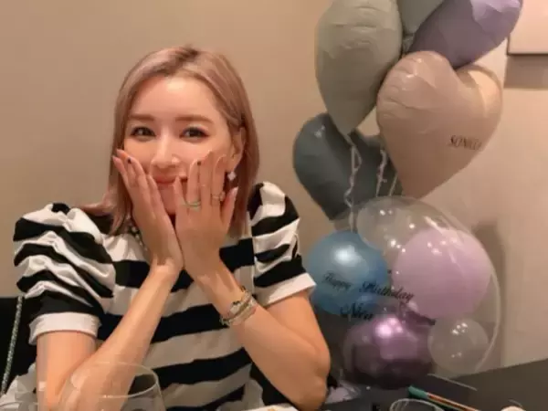 「息子と翔平がお誕生日お祝いしてくれました」美人モデル、51歳誕生日に家族ショット公開「ずーっと可愛い」