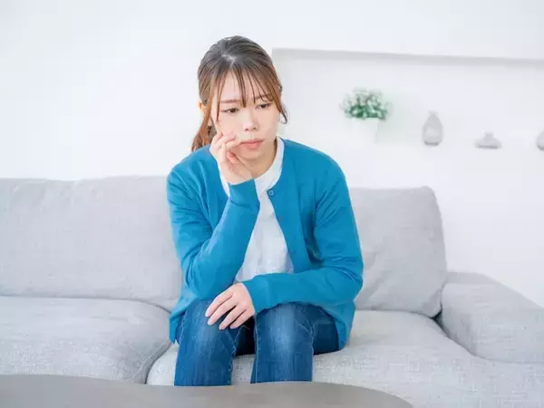 「さっさと一人暮らしをしたほうが…」31歳・受付事務の女性、年収400万円。それでも実家暮らしをするワケ